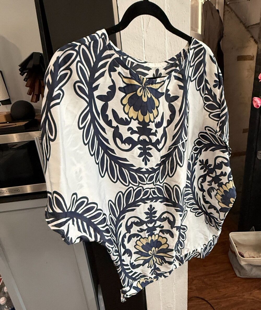 M - Vintage - Custom White Patterned Blouse